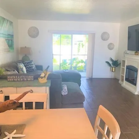 Beautiful Bright & Sparkling 2Bed 1Bath Beach Retreat - Unit 212 Cocoa Beach Exterior photo