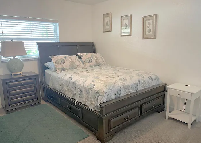 Beautiful Bright & Sparkling 2Bed 1Bath Beach Retreat - Unit 212