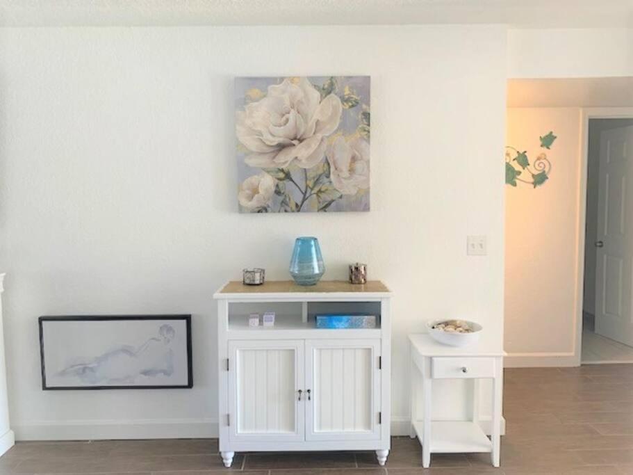 Beautiful Bright & Sparkling 2bed 1bath Retreat - Unit 212 Hébergement de vacances *